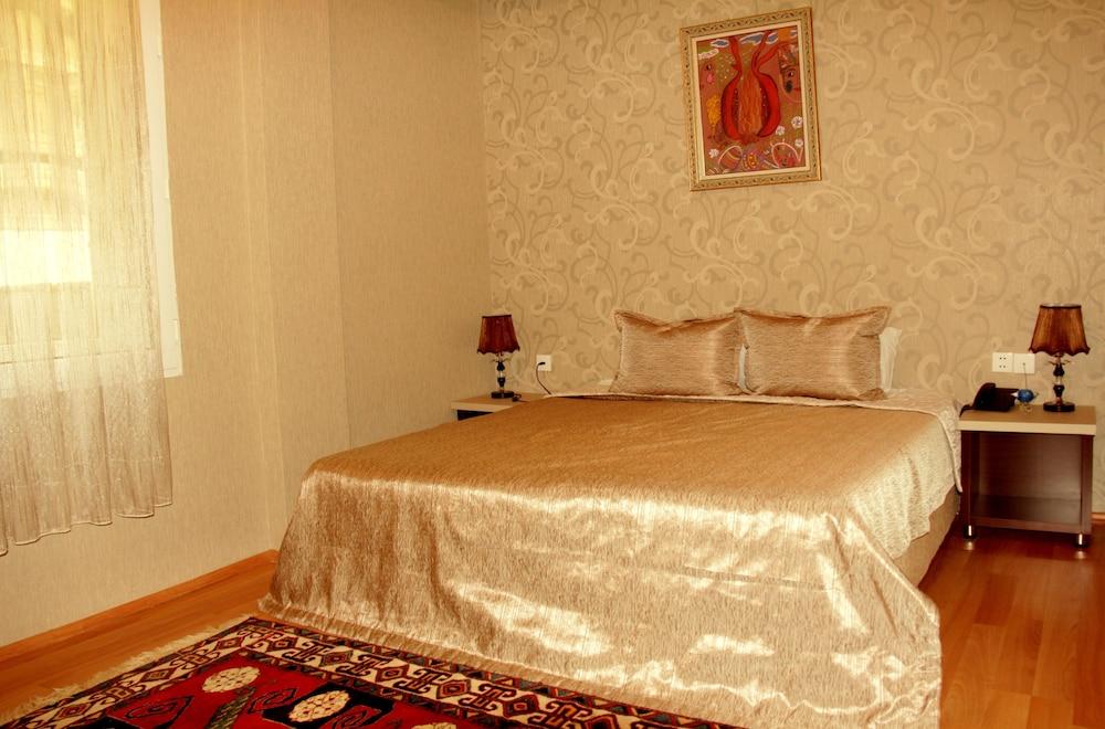 Nemi Baku Center Hotel Bagian luar foto